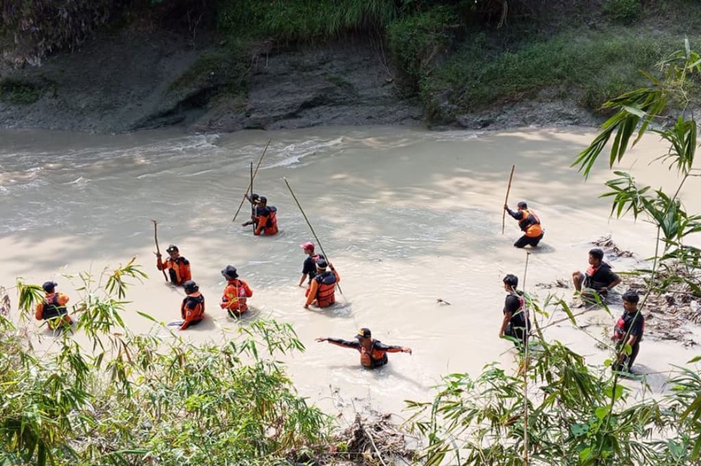 Ditinggal Suami, Istri tewas Tenggelam di Sungai Gondel Blora Ditinggal Suami, Istri tewas Tenggelam di Sungai Gondel Blora