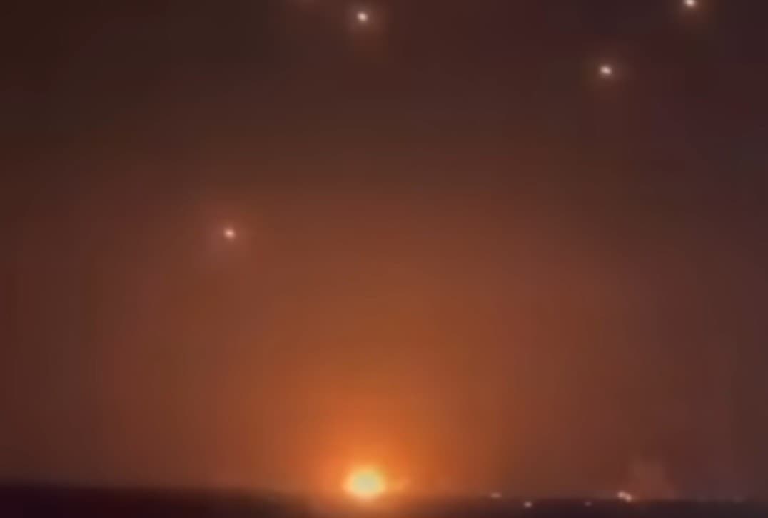 Iran Gempur Israel Habis-habisan, Pabrik hingga Apartemen di Beberapa Kota Terbakar Iran Gempur Israel Habis-habisan, Pabrik hingga Apartemen di Beberapa Kota Terbakar