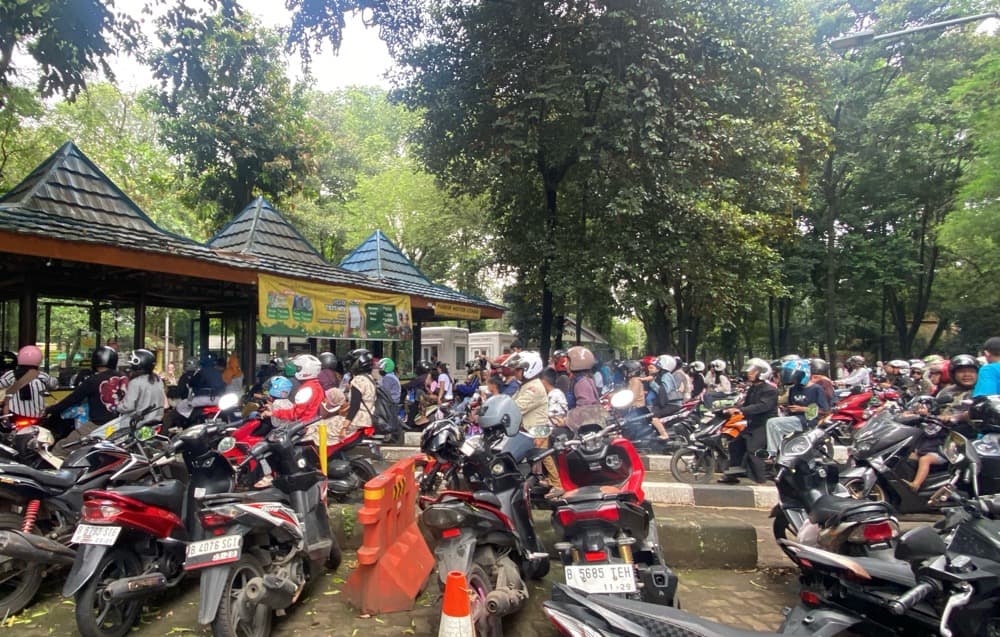 25.000 Pengunjung Serbu Ragunan Siang Ini di Libur Panjang Paskah 25.000 Pengunjung Serbu Ragunan Siang Ini di Libur Panjang Paskah