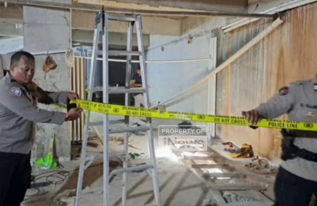 Polisi Olah TKP 4 Pekerja Proyek Tewas saat Kuras Penampungan Air di Jaksel Polisi Olah TKP 4 Pekerja Proyek Tewas saat Kuras Penampungan Air di Jaksel