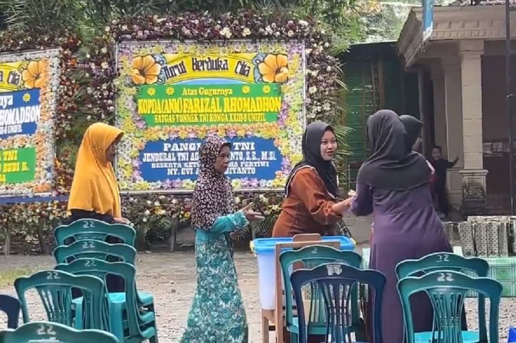 Suasana Rumah Duka Kopda Anumerta Farizal di Kulonprogo jelang Kedatangan Jenazah Suasana Rumah Duka Kopda Anumerta Farizal di Kulonprogo jelang Kedatangan Jenazah