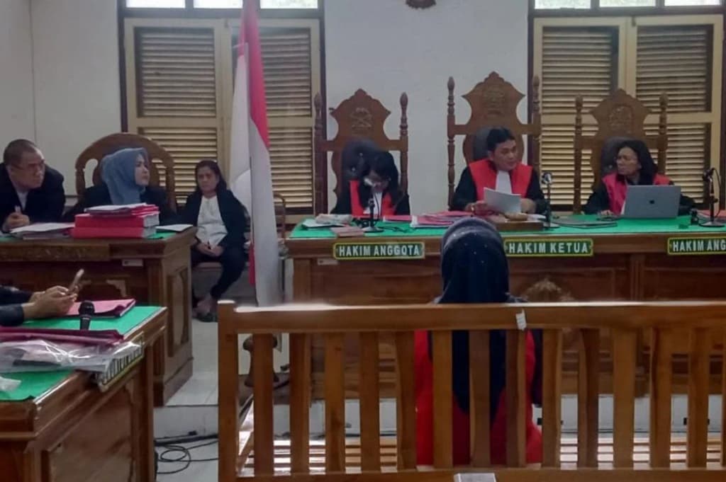 Istri Polisi Terjerat Kasus Penipuan Rp500 Juta, Dihukum 2 Tahun 8 Bulan Penjara Istri Polisi Terjerat Kasus Penipuan Rp500 Juta, Dihukum 2 Tahun 8 Bulan Penjara