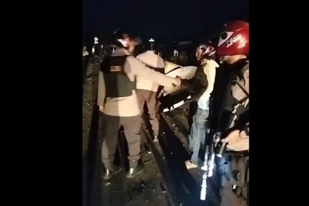 Mencekam! Tawuran Maut 2 Desa di Walenrang Luwu, 1 Orang Tewas 3 Luka Mencekam! Tawuran Maut 2 Desa di Walenrang Luwu, 1 Orang Tewas 3 Luka