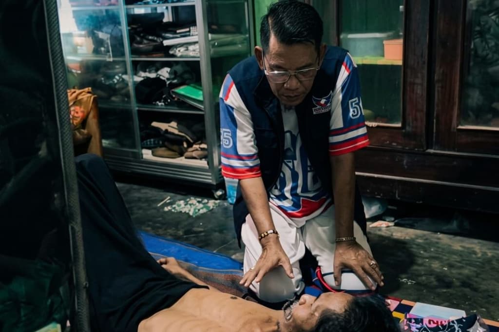 Empati untuk Lansia Lumpuh, Aleg Perindo Syamsuriansyah Salurkan Bantuan Kursi Roda Empati untuk Lansia Lumpuh, Aleg Perindo Syamsuriansyah Salurkan Bantuan Kursi Roda