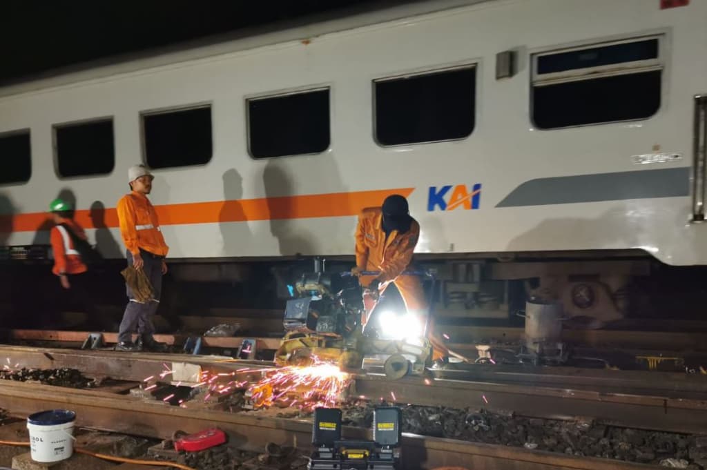 14 Jam Perbaikan, Jalur Kereta Api Bumiayu Kembali Normal usai KA Bangunkarta Anjlok 14 Jam Perbaikan, Jalur Kereta Api Bumiayu Kembali Normal usai KA Bangunkarta Anjlok