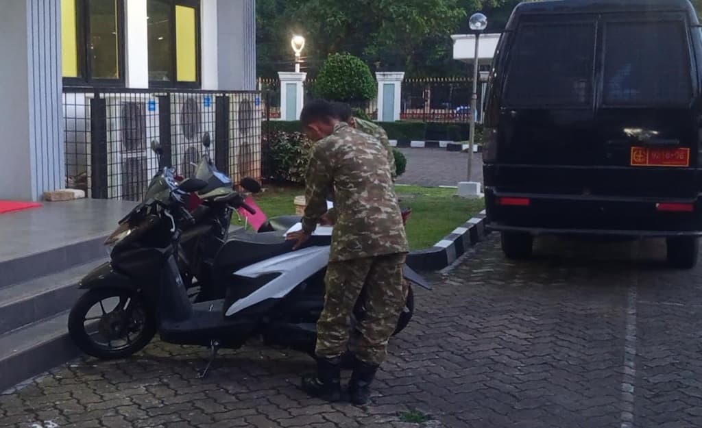 Identitas Salah Satu Pelaku Penyiraman Air Keras Andrie Yunus Terungkap, Muncul di Label Barang Bukti Identitas Salah Satu Pelaku Penyiraman Air Keras Andrie Yunus Terungkap, Muncul di Label Barang Bukti