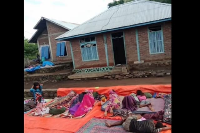 Kondisi Terkini usai Gempa M 4,6 di Flotim NTT, 146 Rumah Rusak 20 Warga Luka-Luka Kondisi Terkini usai Gempa M 4,6 di Flotim NTT, 146 Rumah Rusak 20 Warga Luka-Luka