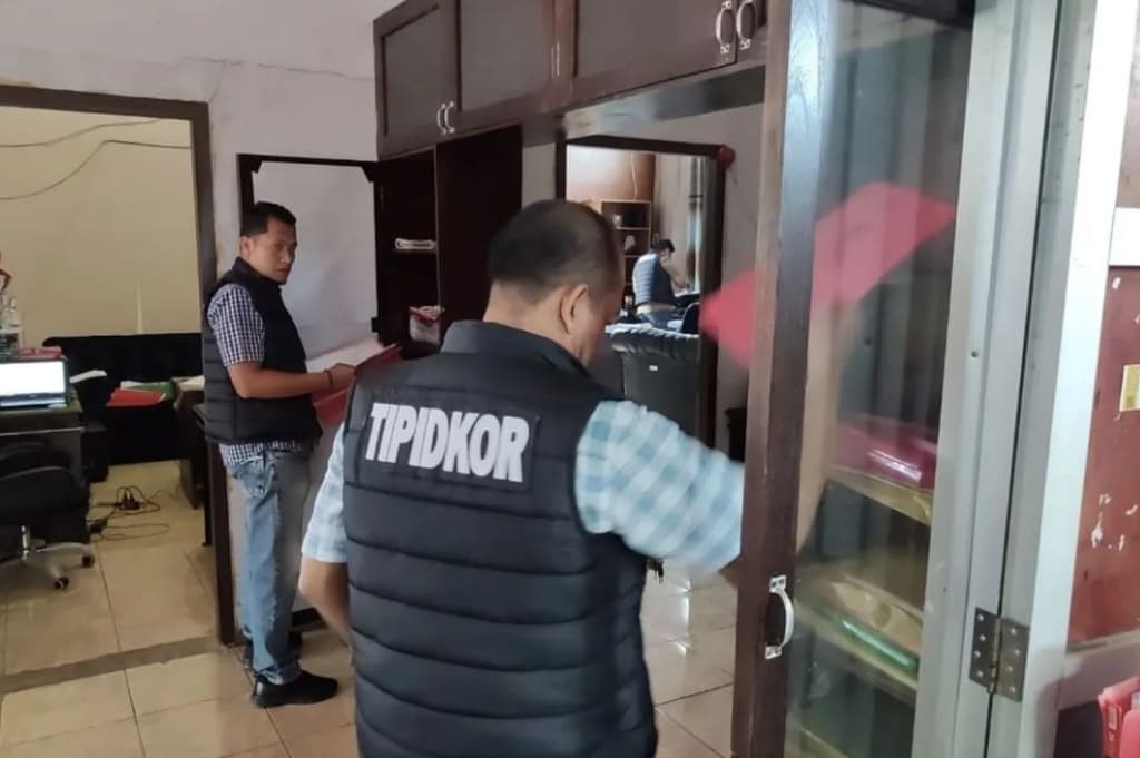 Geledah 6 Lokasi! Polda Bengkulu Bongkar Dugaan Korupsi Rp6,2 Miliar di Kepahiang Geledah 6 Lokasi! Polda Bengkulu Bongkar Dugaan Korupsi Rp6,2 Miliar di Kepahiang