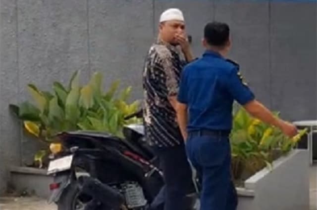 Viral Napi Tepergok Keluyuran ke Coffee Shop Kendari, Ditjenpas Turun Tangan Viral Napi Tepergok Keluyuran ke Coffee Shop Kendari, Ditjenpas Turun Tangan