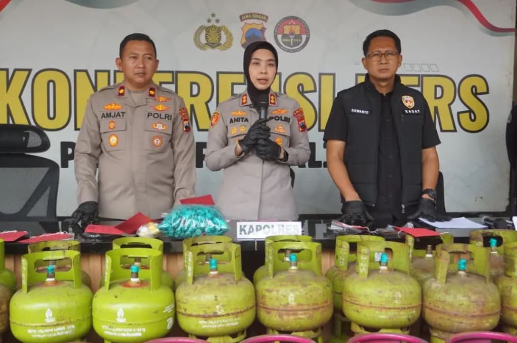 Licik! Pelaku Penyalahgunaan Elpiji dan BBM Subsidi di Purbalingga Ditangkap Licik! Pelaku Penyalahgunaan Elpiji dan BBM Subsidi di Purbalingga Ditangkap