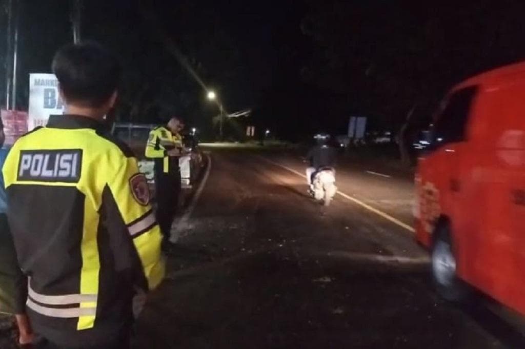 Kecelakaan Motor Tabrak Minibus di Bangkalan, 2 Sejoli Terpental ke Tengah Jalan Kecelakaan Motor Tabrak Minibus di Bangkalan, 2 Sejoli Terpental ke Tengah Jalan