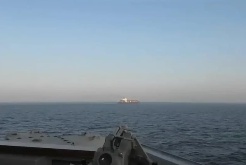 Iran Murka Kapalnya Ditembak AS di Selat Hormuz: Ini Pembajakan dan Langgar Gencatan Senjata! Iran Murka Kapalnya Ditembak AS di Selat Hormuz: Ini Pembajakan dan Langgar Gencatan Senjata!