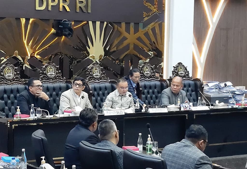 Dasco Pimpin Rapat DPR Bersama Pemerintah, Bahas Finalisasi RUU PPRT Dasco Pimpin Rapat DPR Bersama Pemerintah, Bahas Finalisasi RUU PPRT