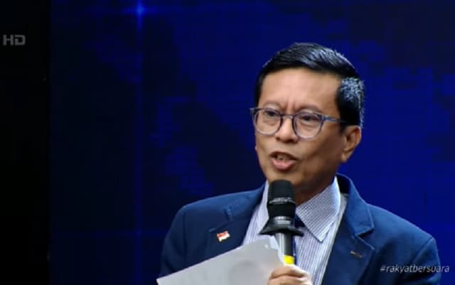 Andi Azwan Buktikan Keaslian Foto Ijazah Jokowi, Sebut Riset Roy Suryo Ketinggalan Zaman Andi Azwan Buktikan Keaslian Foto Ijazah Jokowi, Sebut Riset Roy Suryo Ketinggalan Zaman