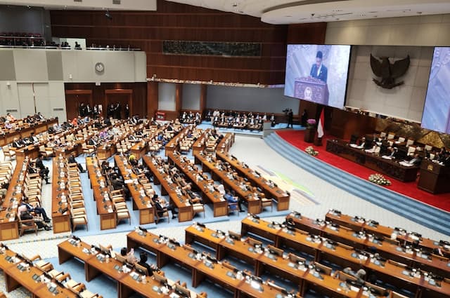 Breaking News: DPR Sahkan UU Pelindungan Pekerja Rumah Tangga Breaking News: DPR Sahkan UU Pelindungan Pekerja Rumah Tangga