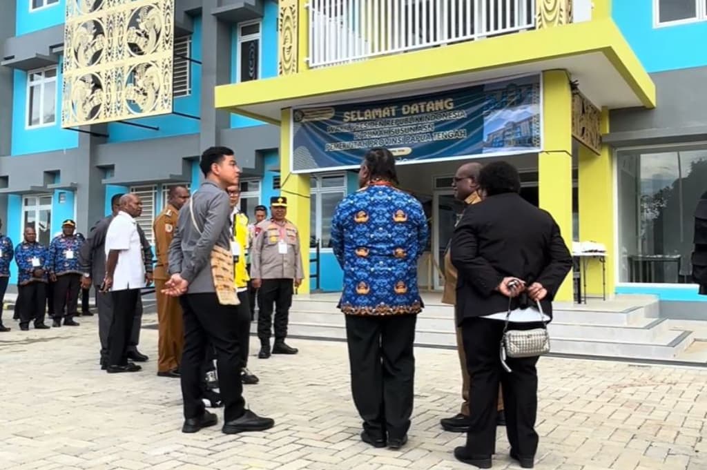 Wapres Gibran Tinjau Rusun ASN Papua Tengah, Minta Proyek Rampung Tepat Waktu Wapres Gibran Tinjau Rusun ASN Papua Tengah, Minta Proyek Rampung Tepat Waktu