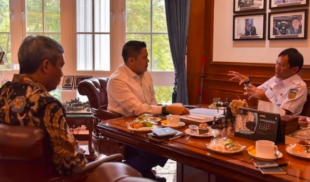 Seskab Teddy Bertemu Dirut KAI-BTN, Bahas Pembangunan Rusun di Manggarai Seskab Teddy Bertemu Dirut KAI-BTN, Bahas Pembangunan Rusun di Manggarai