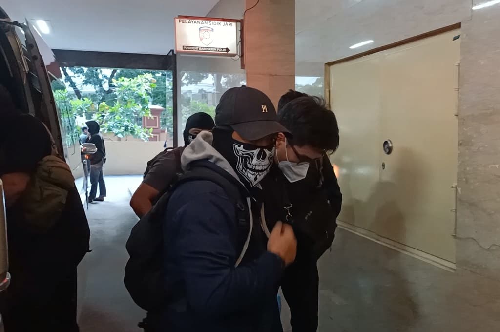 Istri dan 2 Anak Bandar Narkoba Ko Erwin Ditahan di Rutan Bareskrim usai Diperiksa Istri dan 2 Anak Bandar Narkoba Ko Erwin Ditahan di Rutan Bareskrim usai Diperiksa