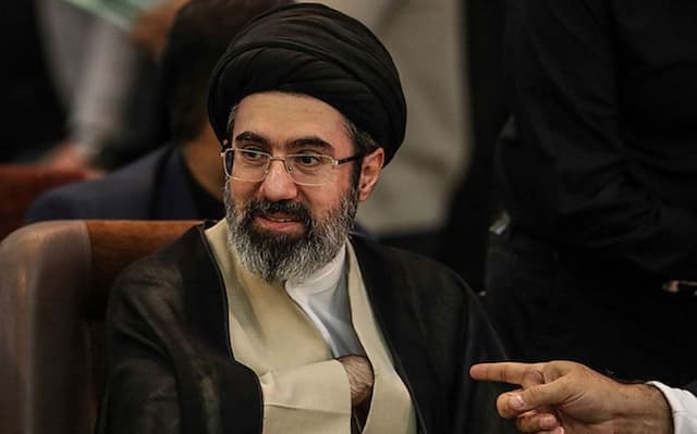 Mojtaba Khamenei: Iran Akan Tenggelamkan AS di Teluk Persia Mojtaba Khamenei: Iran Akan Tenggelamkan AS di Teluk Persia