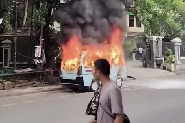 Kronologi Sopir Angkot Dibakar di Tanah Abang gegara Ribut soal Ngetem Kronologi Sopir Angkot Dibakar di Tanah Abang gegara Ribut soal Ngetem