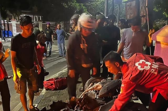 Kecelakaan Motor Tabrakan dengan Truk di Alun-Alun Purwodadi, 2 Pelajar Tewas Kecelakaan Motor Tabrakan dengan Truk di Alun-Alun Purwodadi, 2 Pelajar Tewas