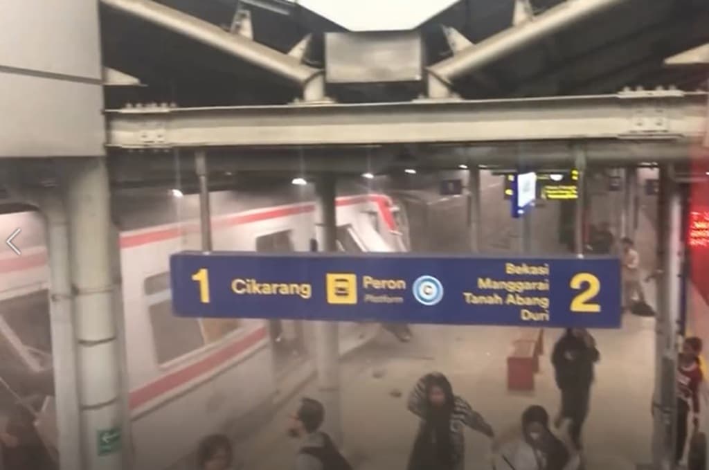 Update Terkini KA Argo Bromo Tabrak KRL di Bekasi Timur, Ambulans Mondar-Mandir Update Terkini KA Argo Bromo Tabrak KRL di Bekasi Timur, Ambulans Mondar-Mandir