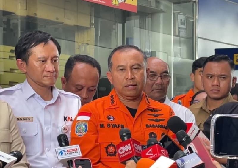 Tim SAR Hentikan Pencarian Korban Kecelakaan Kereta di Stasiun Bekasi Timur Tim SAR Hentikan Pencarian Korban Kecelakaan Kereta di Stasiun Bekasi Timur