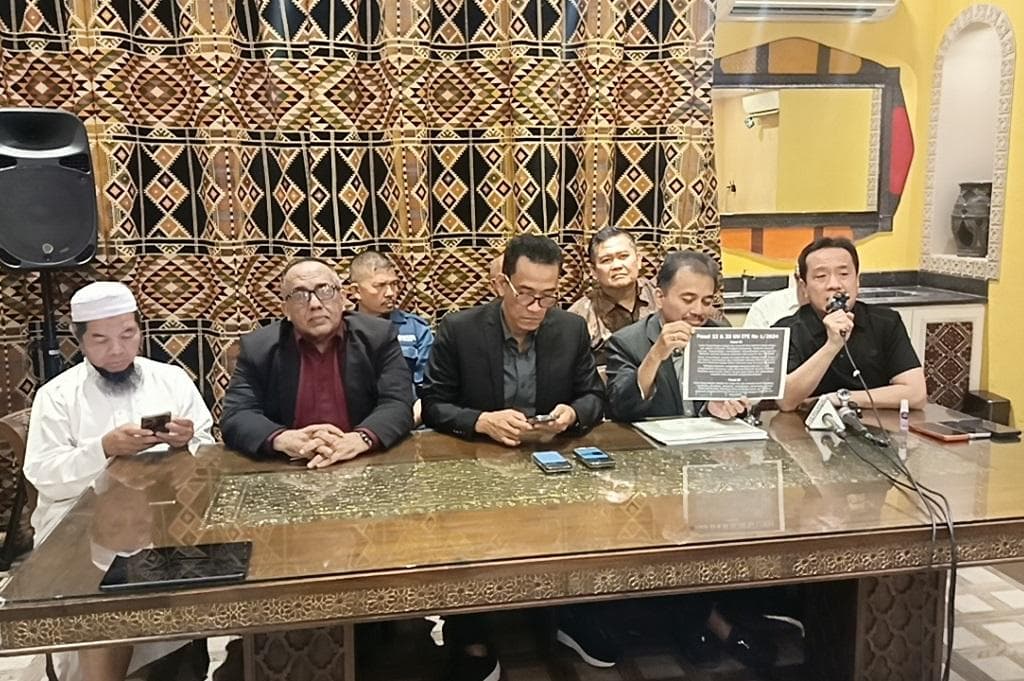 Kubu Roy Suryo Desak Komisi III DPR Rapat Bahas Kasus Ijazah Jokowi: Belum Ada Tanggapan Kubu Roy Suryo Desak Komisi III DPR Rapat Bahas Kasus Ijazah Jokowi: Belum Ada Tanggapan