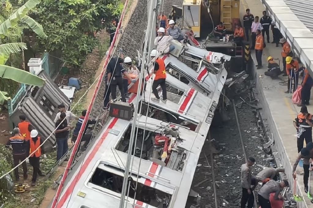 Situasi Terkini Stasiun Bekasi Timur usai Kecelakaan Kereta, Jalur Belum Normal Situasi Terkini Stasiun Bekasi Timur usai Kecelakaan Kereta, Jalur Belum Normal