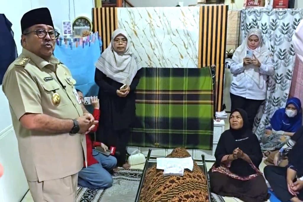 Rano Karno Takziah ke Rumah Korban Tabrakan KA di Bekasi, Pastikan Beri Santunan Rano Karno Takziah ke Rumah Korban Tabrakan KA di Bekasi, Pastikan Beri Santunan