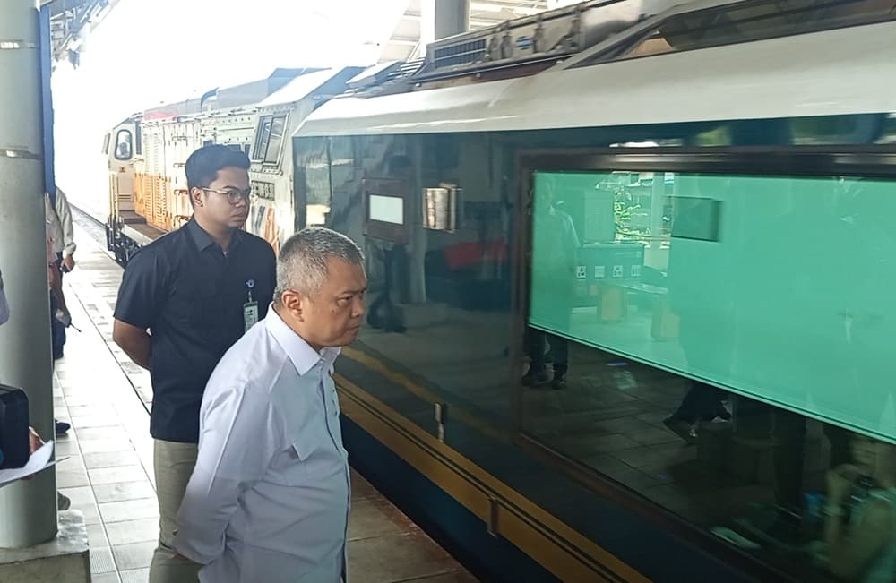 Jalur Kereta di Stasiun Bekasi Timur Mulai Normal, KAJJ Kembali Melintas Jalur Kereta di Stasiun Bekasi Timur Mulai Normal, KAJJ Kembali Melintas