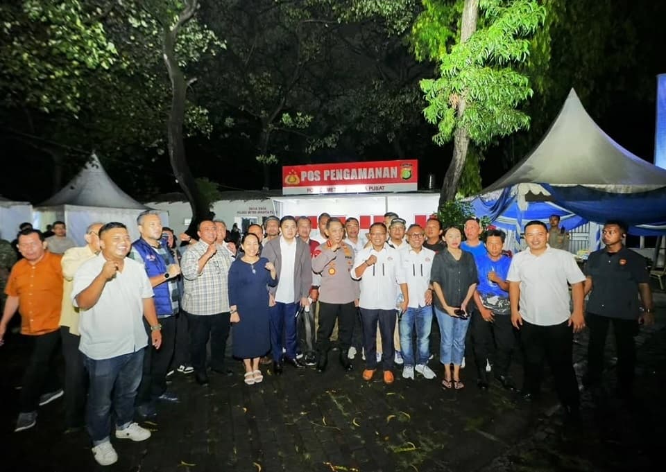 Seskab Teddy-Kapolri Bertemu Perwakilan Buruh di Monas Jelang Hari Buruh, Ini yang Dibahas Seskab Teddy-Kapolri Bertemu Perwakilan Buruh di Monas Jelang Hari Buruh, Ini yang Dibahas