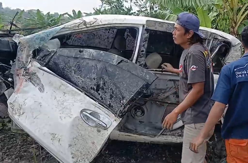 Terungkap! Ini Penyebab Avanza Tertabrak KA Argo Bromo Tewaskan 4 Orang di Grobogan Terungkap! Ini Penyebab Avanza Tertabrak KA Argo Bromo Tewaskan 4 Orang di Grobogan