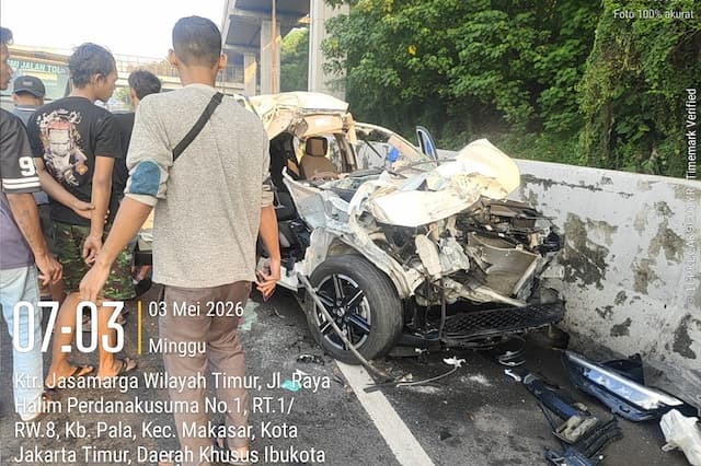 Kecelakaan Lalu Lintas di Tol Jakarta-Cikampek, Mobil Hancur! Kecelakaan Lalu Lintas di Tol Jakarta-Cikampek, Mobil Hancur!