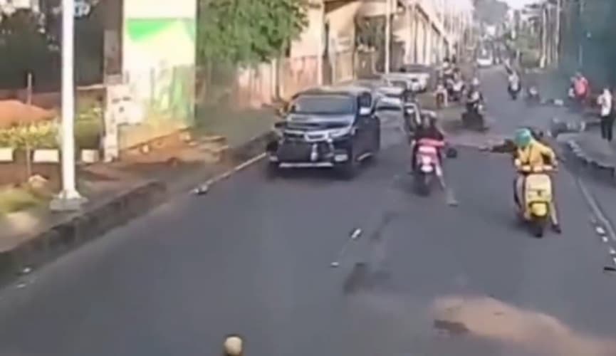 Polisi Buru Sopir Pajero yang Kabur usai Tabrak Pedagang Buah di Duren Sawit Jaktim Polisi Buru Sopir Pajero yang Kabur usai Tabrak Pedagang Buah di Duren Sawit Jaktim