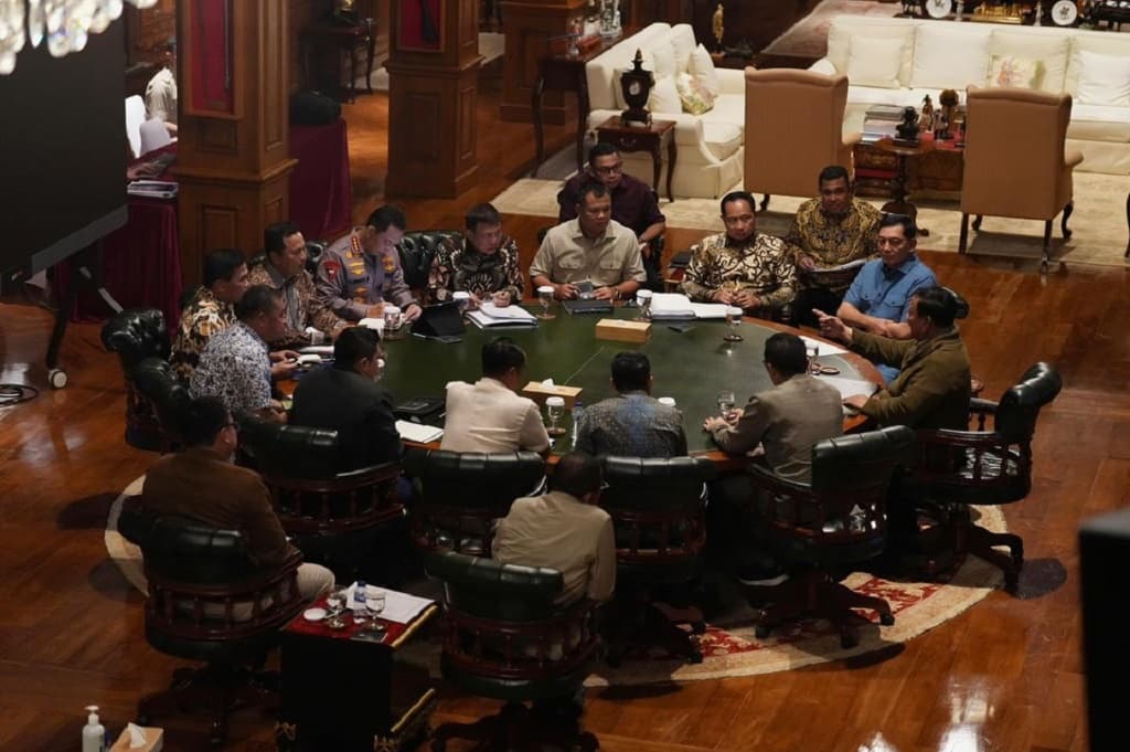 Prabowo Panggil Menhan hingga Panglima TNI ke Hambalang, Bahas Apa? Prabowo Panggil Menhan hingga Panglima TNI ke Hambalang, Bahas Apa?