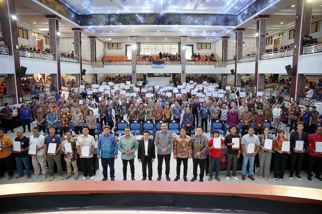 BRI bersama Pemerintah Dorong Penguatan Ekonomi Kreatif di Bali lewat Akad Massal KUR 1.000 UMKM BRI bersama Pemerintah Dorong Penguatan Ekonomi Kreatif di Bali lewat Akad Massal KUR 1.000 UMKM
