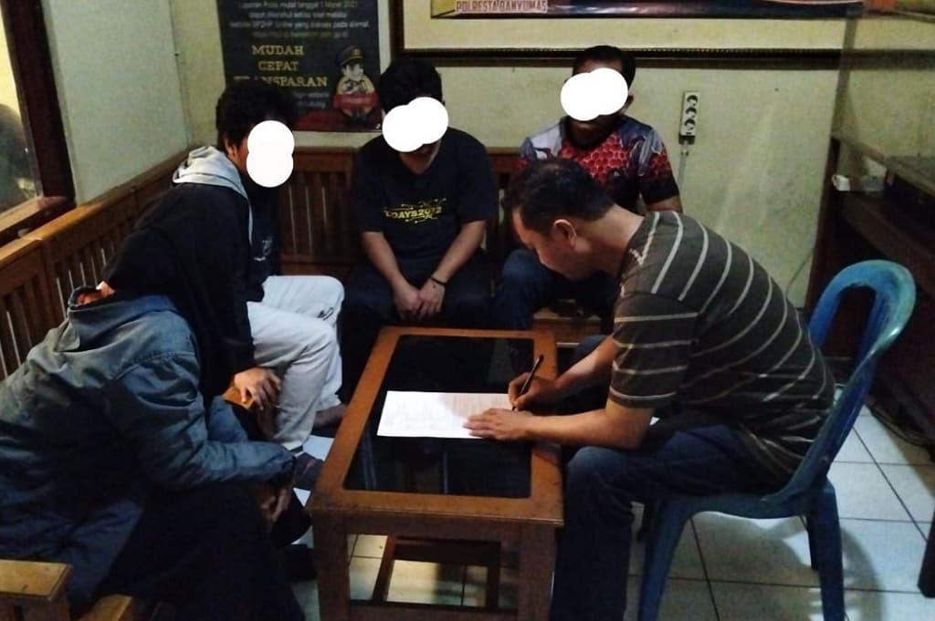 Duh! Pemuda di Banyumas Tepergok Masuk Rumah Kos, Diduga Foto-Foto Pakaian Dalam Duh! Pemuda di Banyumas Tepergok Masuk Rumah Kos, Diduga Foto-Foto Pakaian Dalam