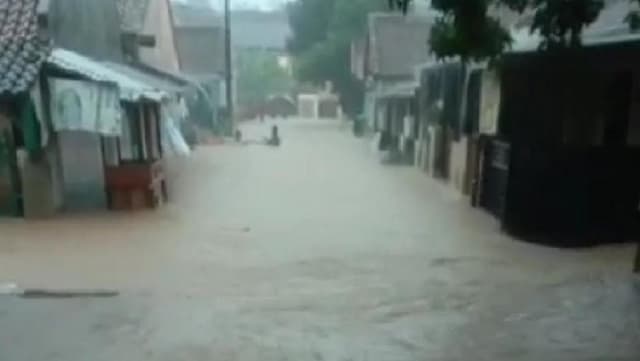 Sejumlah Wilayah Bandar Lampung Dikepung Banjir, Warga Terjebak Tak Bisa Pulang