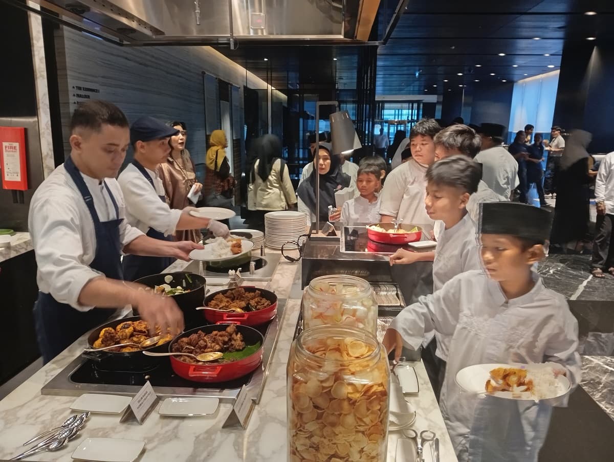 Perwakilan Anak Yatim Senang dan Berharap Bisa Terus Bersilaturahmi dengan MNC Peduli-Park Hyatt Jakarta Perwakilan Anak Yatim Senang dan Berharap Bisa Terus Bersilaturahmi dengan MNC Peduli-Park Hyatt Jakarta