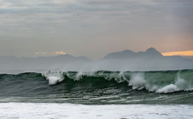 BMKG Ingatkan Waspada Cuaca Ekstrem saat Libur Natal dan Tahun Baru 2026 BMKG Ingatkan Waspada Cuaca Ekstrem saat Libur Natal dan Tahun Baru 2026