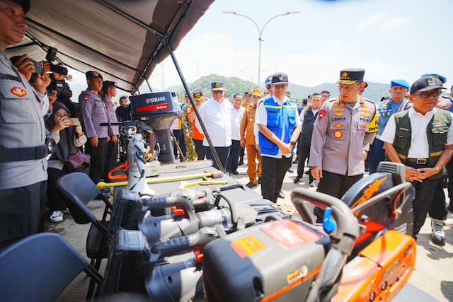 Tinjau Pelabuhan Merak, Kapolri Sampaikan Atensi Prabowo soal Nataru Tinjau Pelabuhan Merak, Kapolri Sampaikan Atensi Prabowo soal Nataru