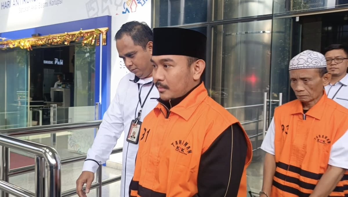 Bupati Bekasi dan Ayahnya Perdana Diperiksa KPK Usai Jadi Tersangka Bupati Bekasi dan Ayahnya Perdana Diperiksa KPK Usai Jadi Tersangka