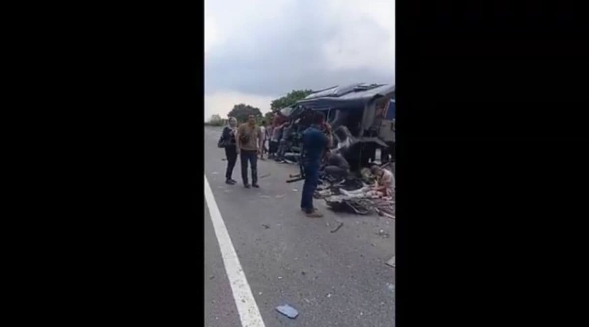 Bus TNI AL Kecelakaan di Tol Belmera Medan, Belasan Prajurit Terluka Parah Bus TNI AL Kecelakaan di Tol Belmera Medan, Belasan Prajurit Terluka Parah