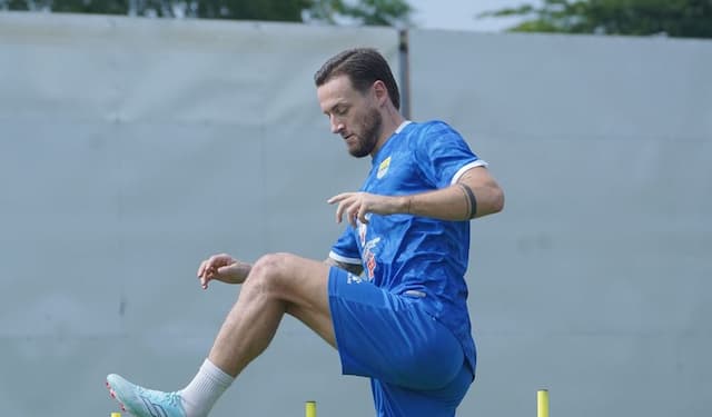 Marc Klok Kembali Berlatih, Skuad Persib Bandung Komplet Jelang Hadapi PSM Makassar Marc Klok Kembali Berlatih, Skuad Persib Bandung Komplet Jelang Hadapi PSM Makassar