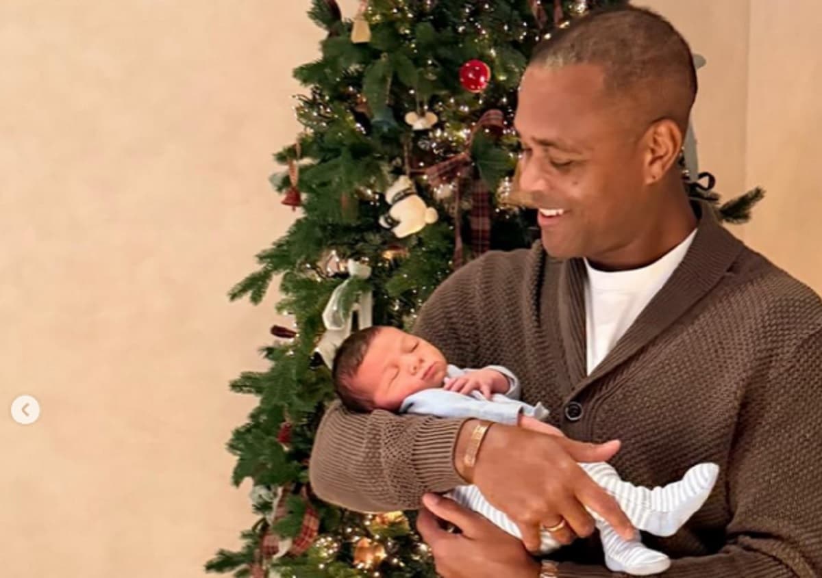 Mantan Pelatih Timnas Indonesia Patrick Kluivert Resmi Jadi Kakek di Hari Natal 2025 Mantan Pelatih Timnas Indonesia Patrick Kluivert Resmi Jadi Kakek di Hari Natal 2025