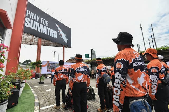 Relawan Berkeahlian Khusus Dikirim ke Lokasi Bencana Sumatera, dari Montir hingga Ahli Bangunan Relawan Berkeahlian Khusus Dikirim ke Lokasi Bencana Sumatera, dari Montir hingga Ahli Bangunan