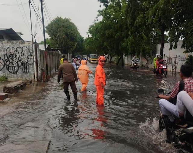 BPBD DKI Sebut Seluruh Banjir Jakarta Sudah Surut Pagi Ini BPBD DKI Sebut Seluruh Banjir Jakarta Sudah Surut Pagi Ini