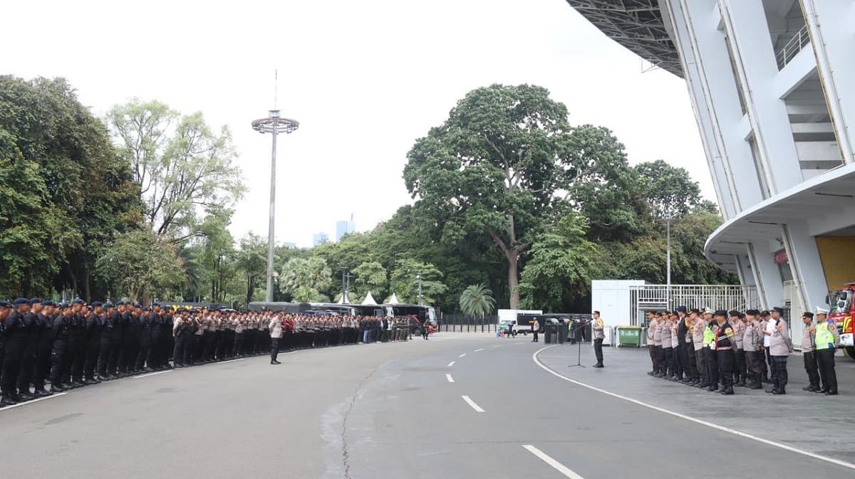 1.876 Personel Gabungan Kawal Pertandingan Persija vs Persijap di GBK 1.876 Personel Gabungan Kawal Pertandingan Persija vs Persijap di GBK