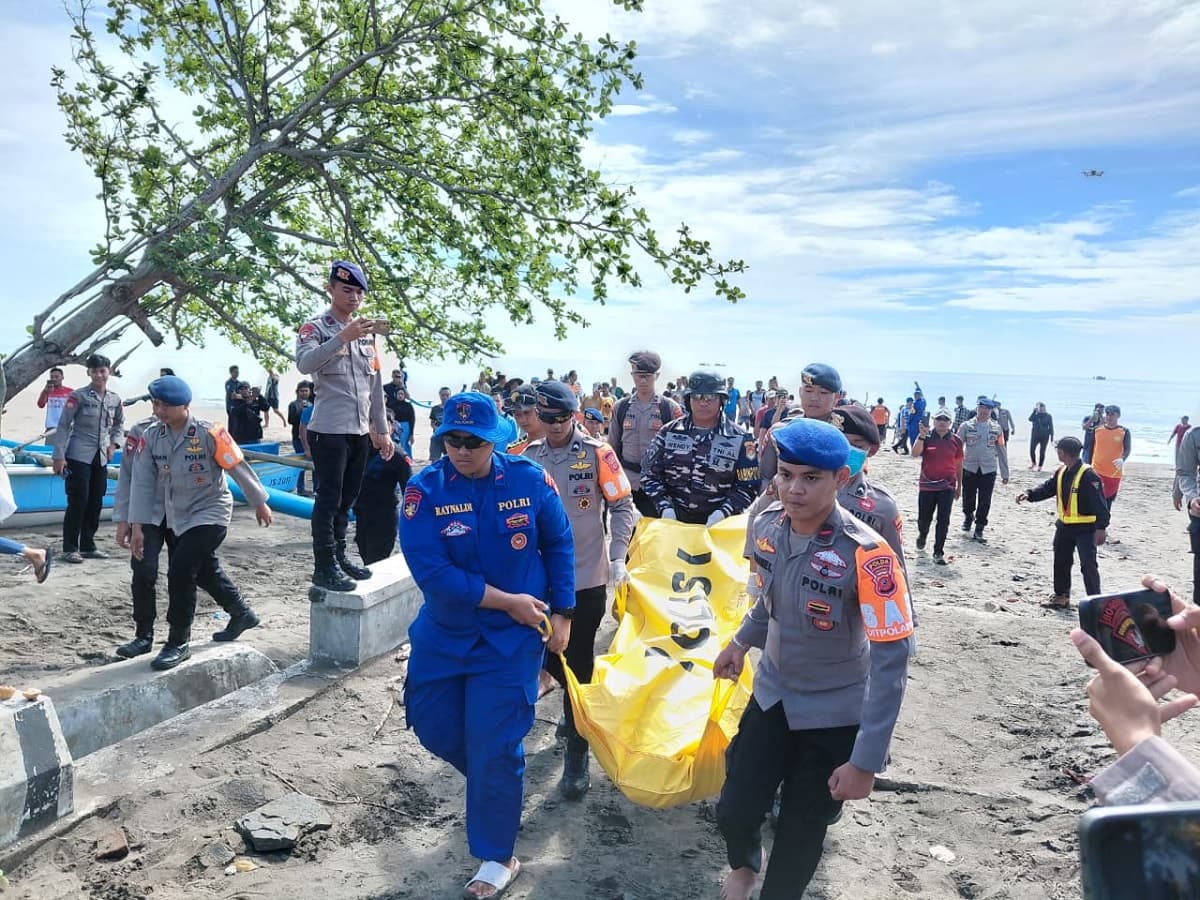 Tim SAR Temukan Jenazah Atlet Terjun Payung yang Jatuh di Pangandaran Tim SAR Temukan Jenazah Atlet Terjun Payung yang Jatuh di Pangandaran